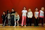 SE OS. På Korsager Skole i Brønshøj har eleverne mange nationaliteter. Børn med dansk, tyrkisk, palæstinensisk, makedonsk og afghansk baggrund leger  Hønemor kom og hent mig .   Foto: Miriam Dalsgaard 
