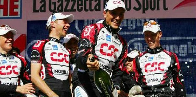 Team CSC vandt dagens holdtidskørsel. Basso er nu nummer fem - Foto: AP 