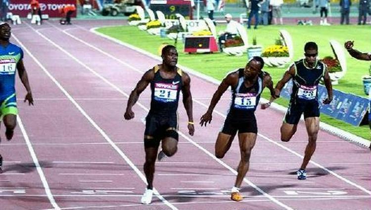 Amerikanske Justin Gatlin - her med nr 21 på brystet - har slået verdensrekorden på distancen 100 meter. - Foto AP 