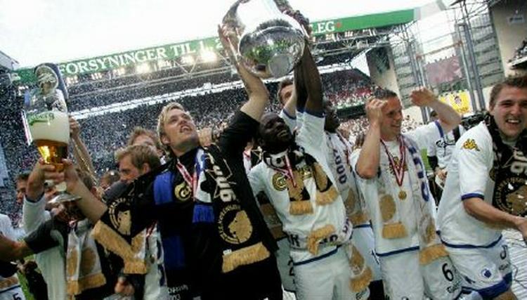 Trods nederlaget blev der plads til jubel efter kampen. - Foto: Lars Poulsen 