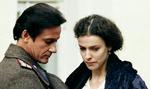 Oleg Mensjikov i titelrollen og Tjulpan Khatamova som Lara i den nye tv-serie.   Foto: Reuters 