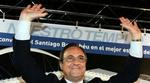 Den tidligere Real Madrid-præsident Florentino Perez vandt præsidentvalget i juli 2004. Med sig havde han Figo, Ronaldo og Beckham. Perez blev valgt med over 90 procent af stemmerne. - Arkivfoto: AP 