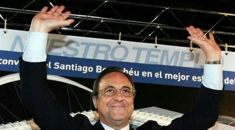 Den tidligere Real Madrid-præsident Florentino Perez vandt præsidentvalget i juli 2004. Med sig havde han Figo, Ronaldo og Beckham. Perez blev valgt med over 90 procent af stemmerne. - Arkivfoto: AP 