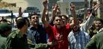 Arbejdsløse palæstinensere demonstrerer foran Abbas' kontor i Gaza By. - Foto: AP 