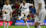 33-årige Roberto Carlos afslører, at han er blevet kontaktet af Chelsea. - Foto: AP 