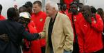 Otto Pfister (i midten) og Togo-mandskabet ankom i mandags som det første af de 32 VM-hold til Tyskland. - Foto: AP. 