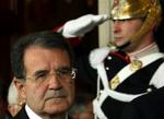 Italiens nye premierminister Romano Prodi blev i dag taget i ed sammen med den nye regering. - Foto: AP 