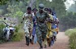 Kvindelige Tamilske Tigre træner ved Udayanagar nær Kilinochchi, 180 kilometer nord for hovedstaden Colombo i Sri Lanka. - Foto: AP 