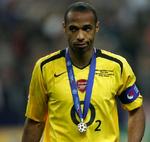 Den franske topangriber Thierry Henry besluttede efter nederlaget mod Barcelona, at han ville forlænge kontrakten med Arsenal. - Foto: AP 