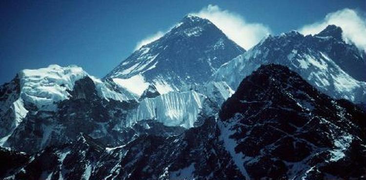 Toppen af Mount Everest ligger 8850 meter over havets overflade. - Arkivfoto: AP 