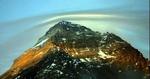 Mount Everest i aftenlys. - Foto: AP 