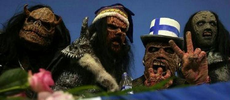 Finske Lordi kan glæde sig over sejren - og over at svenske Carola ikke tror, de er satanister. - Foto: AP 