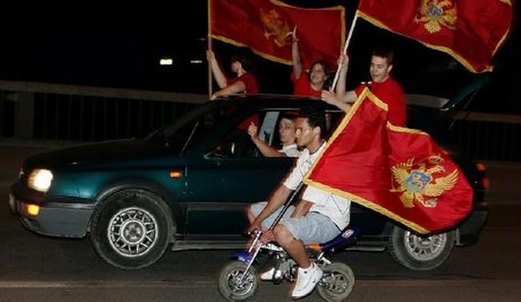 Ja-siden er skrumpet ind og ligger nu på vippen med kun 55,3 procent - Foto: AP 