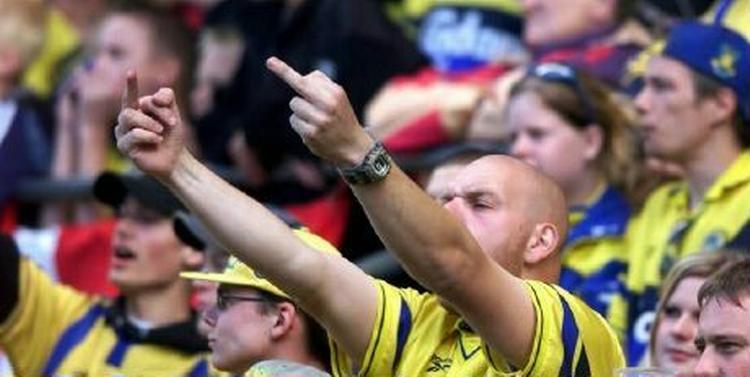 »Hvorfor skulle vi hellige de to, som ville have en klausul, som gjorde dem fri fra Brøndby stort set samme dag og samtidig til ingen penge...«, skriver en fan på klubbens chatsider. - Foto: Jens Dresling 