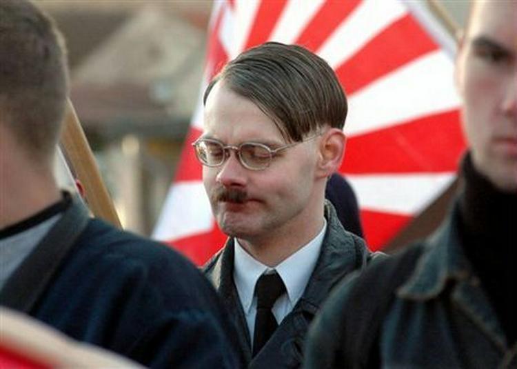 Tyske nynazister på march. - Foto: AP 