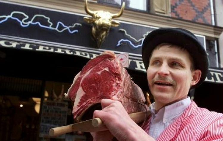 Slagterne har oplevet en øget tilstrømning af kunder, der vil sikre sig kød af ordentlig kvalitet oven på kødskandalen. - Arkivfoto: Lars Hansen 