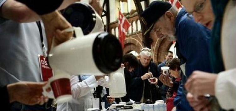 Der var varm kaffe da de første passagerer i morges indfandt sig på Københavns Hovedbanegård - Foto: Joachim Adrian 
