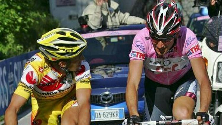 Simoni (tv.) og Ivan Basso arbejdede fint sammen ind til få kilometer før 20 etapes målstreg. - Foto: AP 
