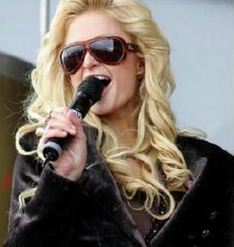 'Do you think I'm sexy', synger Paris Hilton blandt andet på sit nye album. - Foto: AP 