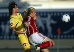 Jonas Troest passes op af Milevski, der scorede ukrainernes sejrsmål. - Foto: AP 