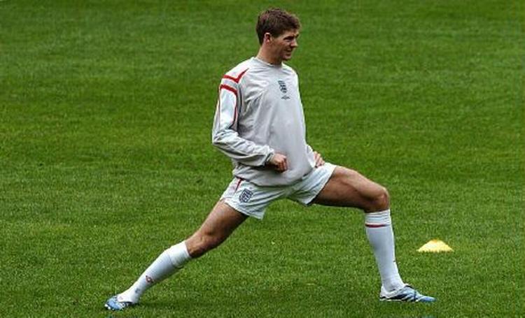 Steven Gerrard under gårsdagens træning på Old Trafford i Manchester. - Foto: AP. 
