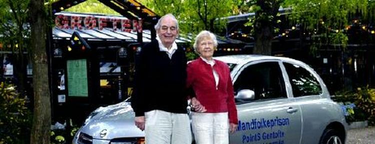 Årets mandfolk 2006, Mogens Glistrup, i selskab med hustruen Lene i forbindelse med prisuddelingen i går i Tivoli. - Privatfoto 