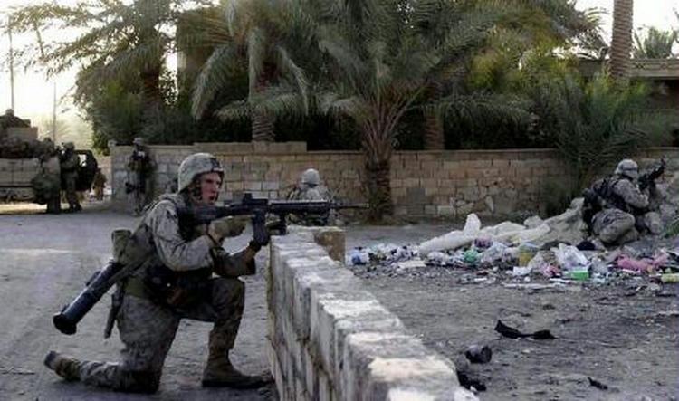 'Kilo Company', som er under anklage for massakren i Haditha, ses her under tidligere kampe i byen i det vestlige Irak. - Arkivfoto: AP 