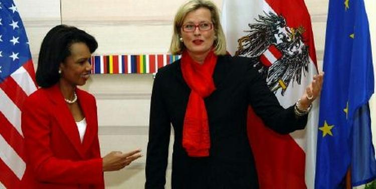 Den amerikanske udenrigsminister Condoleezza Rice sammen med sin østrigske kollega Ursula Plassnik. - Foto: AP 