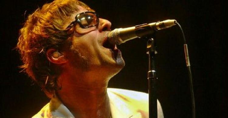 Liam Gallagher fra Oasis mener sikkert, det er absolut velfortjent, at Oasis-albummet 'Definetely Maybe' er blevet stemt ind som det mest populære blandt musikfans. - Foto: AP 