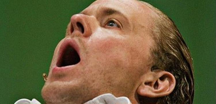 »En ny genre synes opfundet. Stand-up-teatret«, skriver Jyllands-Postens Henrik Lyding, der ligesom de andre anmeldere er begejstret for 'Anden på coke'. - Foto: Per Arnesen/FBI 