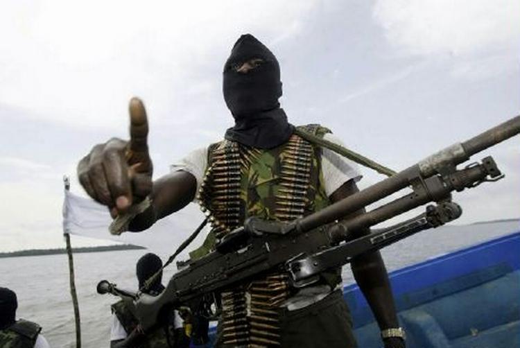 Tungt bevæbnede nigerianske militante har over en længere periode forsøgt at destabilisere landets olieindustri. Med held. - Arkivfoto: AP 