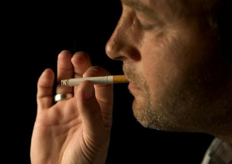 'Folk kan simpelt hen ikke nå at ryge så mange cigaretter som tidligere', jubler styrelse. - Foto: Finn Frandsen 