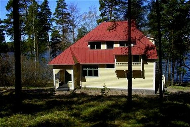 Ekoby Näckrosen (Økolandsbyen Åkanden), som bydelen hedder, ligger på fire tønders land i Bromarv. Hver af de 20 lejligheder i de seks forskellige huse har sin egen sauna. - Foto: Dirk Evers 