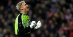 Peter Schmeichel er manden i målet på David Beckhams drømmehold. - Arkivfoto: Lars Poulsen 