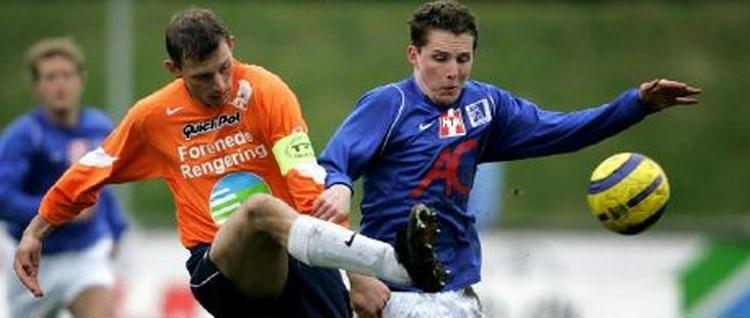 Morten Nordstrand (th) har scoret 28 gange for Lyngby og fører suverænt topscorerlisten i 1. division. - Arkivfoto: Jens Dresling 