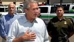 Den amerikanske præsident - her i Laredo, Texas - er glad for, at det nu kan blive dyrere at vise usømmeligt tv. - Foto: AP 