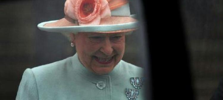 Dronning Elisabeth II modtog sammen med prins Charles en million pund i landbrugsstøtte i 2003-2004. - Foto: AP 