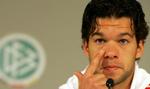 Michael Ballack så bekymret ud allerede på pressemødet i går. Måske anede han hvor det bar hen? - Foto: AP. 