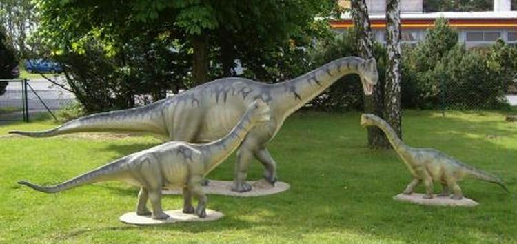 Modeller af de små dinosaurer er udstillet i museumsparken Dinopark Munchehagen nær Hannover. - Foto: AP 