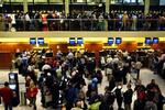 Reducering af sikkerhedspersonale i lufthavnen betyder længere køer og vrede flypassagerer, mener de lufthavnsansattes fagforeninger.   Arkivfoto: Nicolai Svane 