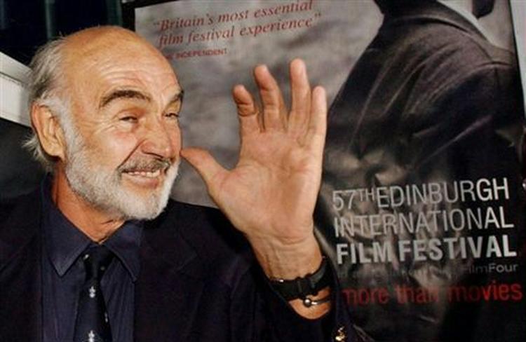 Sean Connery ved en tidligere festlig lejlighed i Edinburgh. - Arkivfoto: AP 