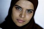 Samilla Qureshi (billedet) tager sig af sin kusine Abera og to fætre Hassan og Sami, mens børnenes forældre er indlagt.   Foto: Peter Hove Olesen 