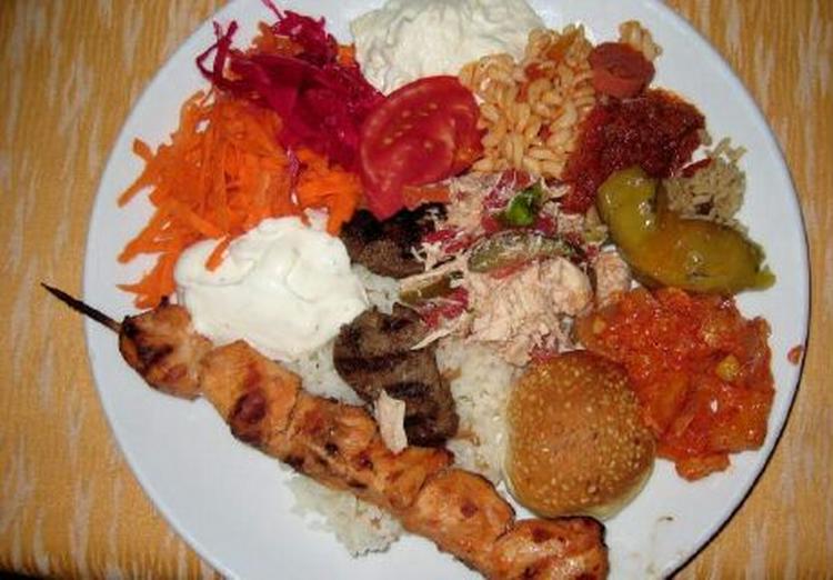 En anretning på en restaurant i Tyrkiet ser indbydende ud, men vælg restauranten med omhu. - Arkivfoto: Pelle Rink 