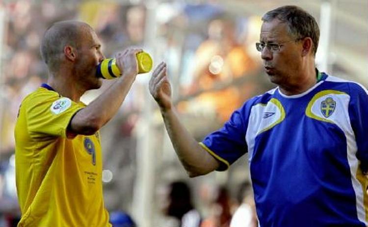 Sveriges landstræner, Lars Lagerbäck, og Frederik Ljungberg var skuffede efter nulløsningen. - Foto: AP 
