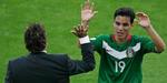 Håndslag. Ricardo La Volpe og målmageren Omar Bravo. - Foto: AP. 