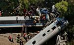 Et tog blev afsporet ved Netanya i Israel - adskillige blev kvæstet. - Foto: AP 