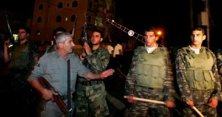 Fatah-sikkerhedsstyrker patruljerede natten igennem i gaderne i Gaza. - Foto: AP 