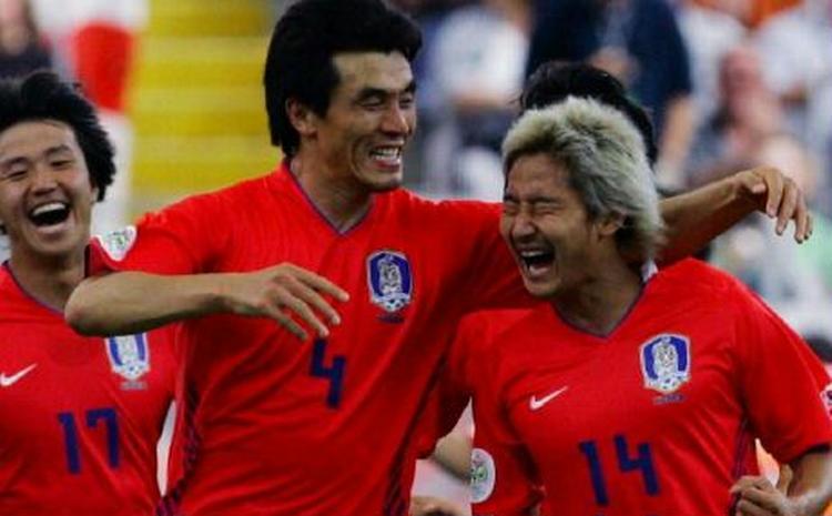 Sydkoreas Lee Chun Soo jubler efter sin scoring i kampen mod Togo, som sydkoreanerne vandt 2-1. - Foto: AP 