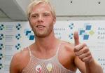 Eidur Gudjohnsen under lægetjekket tidligere i dag. - Foto: AP. 