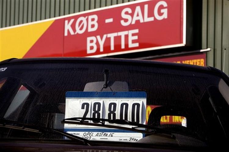 Købe brugt bil hos forhandler eller privat? Et svært valg, men at købe privat er ikke uden risiko. Foto: Kim Nielsen 